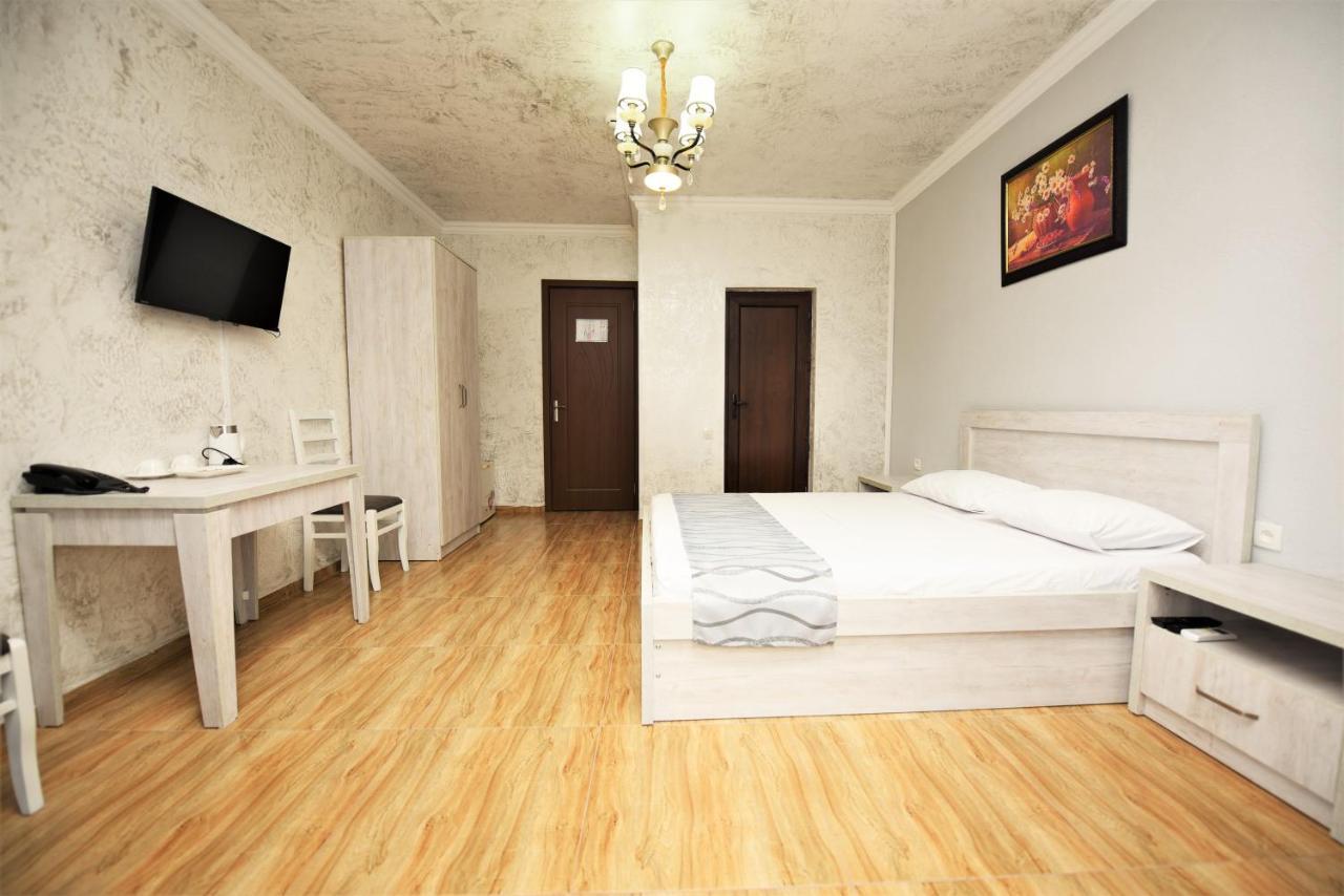 Kazbegi Hotel Batumi Exterior photo